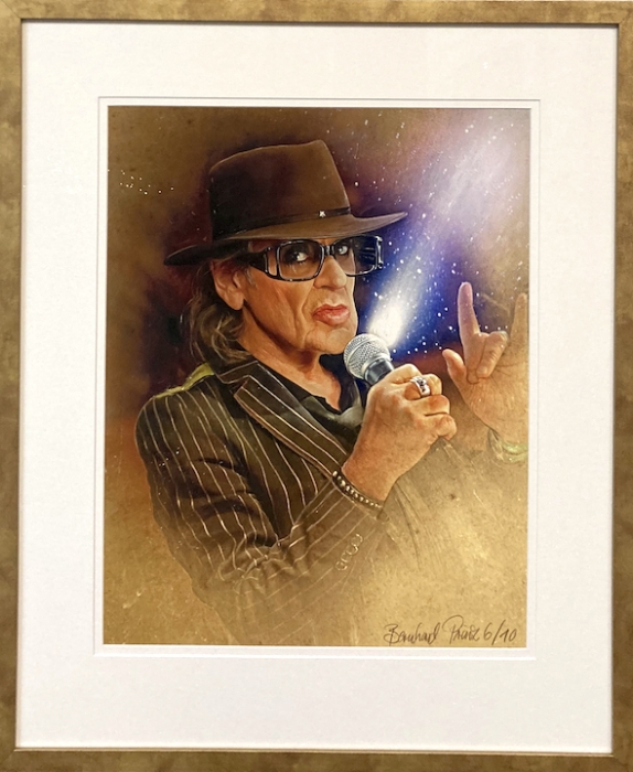 Mit Rahmen gold patiniert